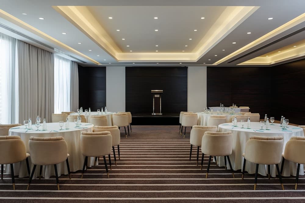 Le Meridien Dubai Hotel & Conference Centre — 24