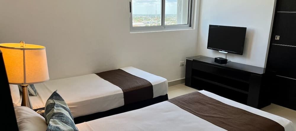 Suites Malecon Cancun — 13