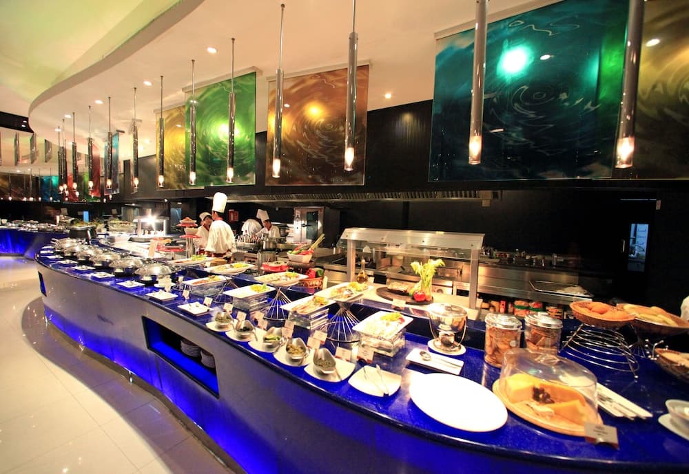 Ramada Plaza by Wyndham Bangkok Menam Riverside — 10
