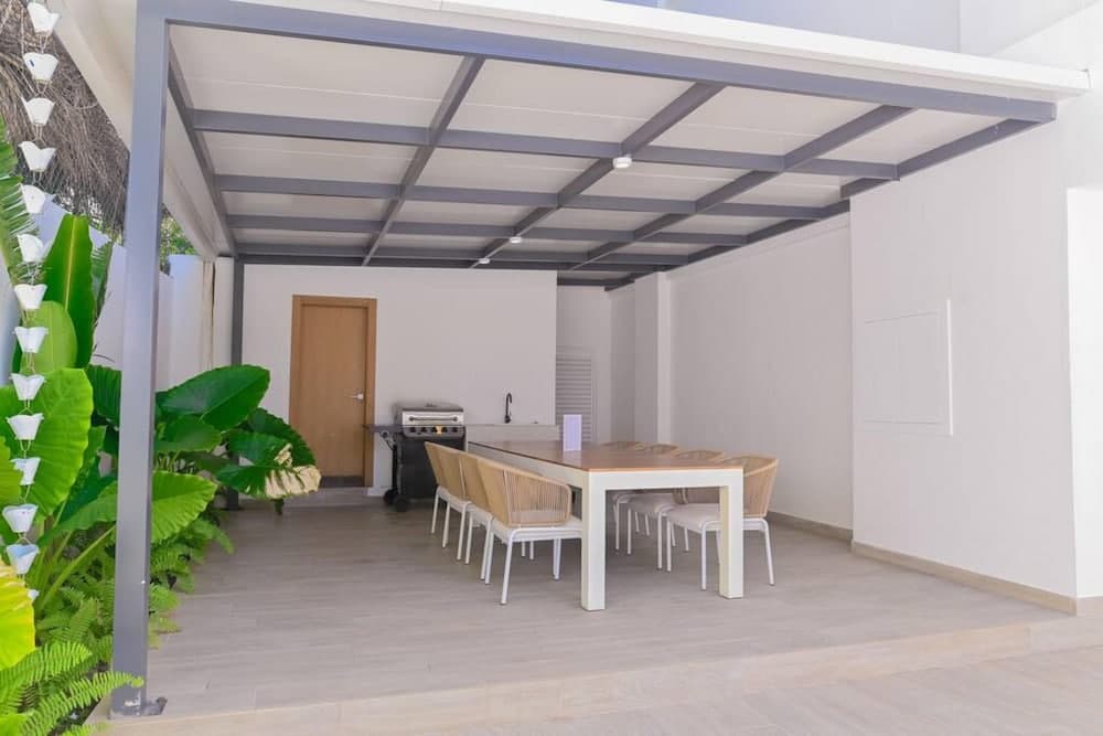 Incredibly Beautiful Condo Just Steps to the Beach — 2