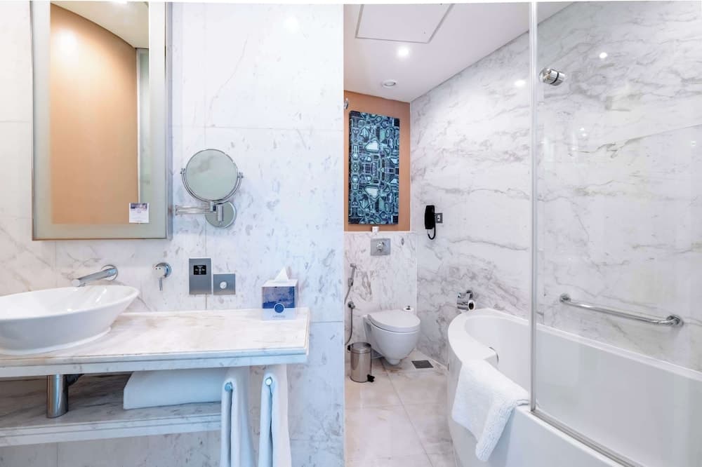 Media One Hotel Dubai — 17