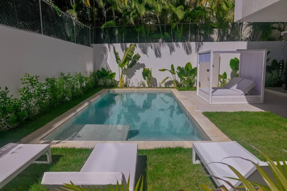 Incredibly Beautiful Condo Just Steps to the Beach — 17