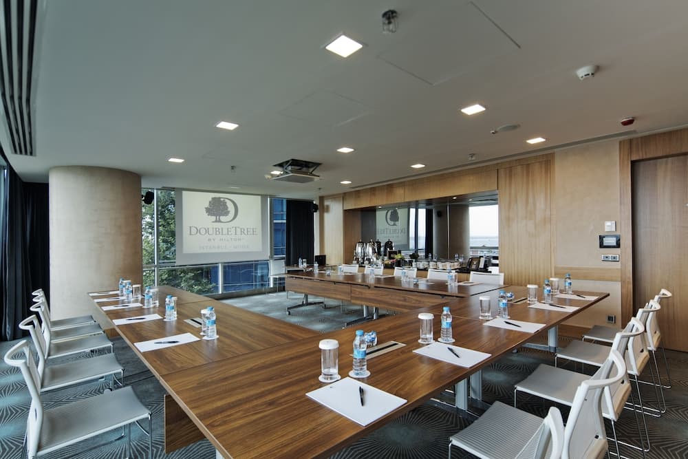 Doubletree by Hilton Istanbul Moda — 10