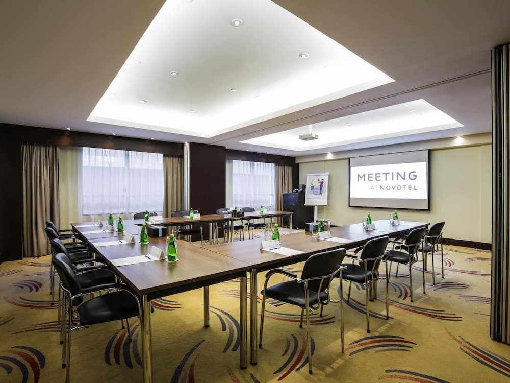 Novotel Deira Creekside Dubai — 11