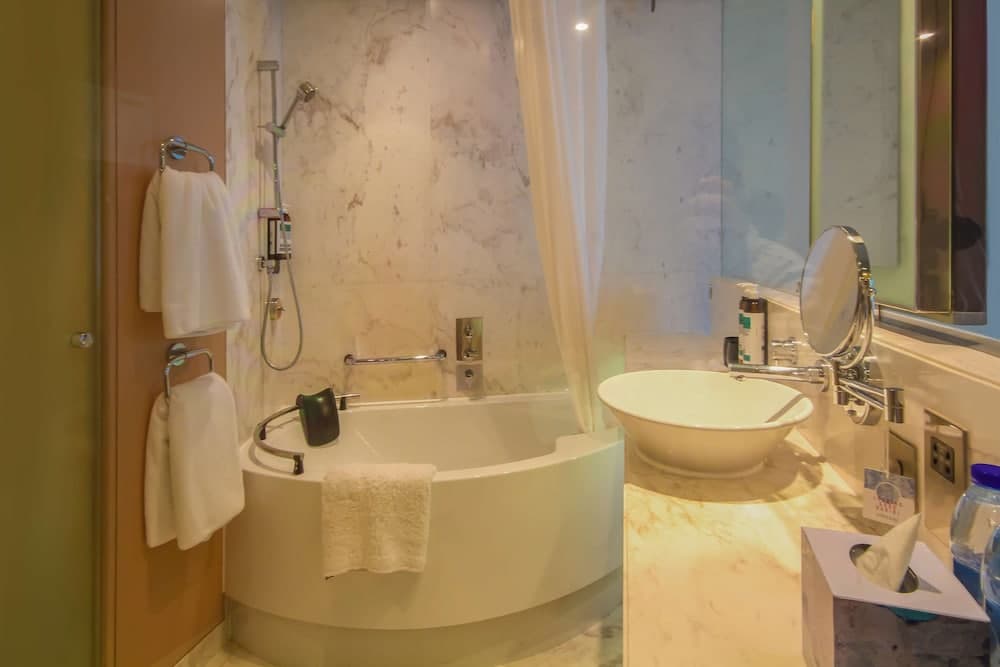 Media One Hotel Dubai — 10