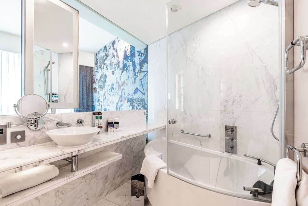 Media One Hotel Dubai — 24