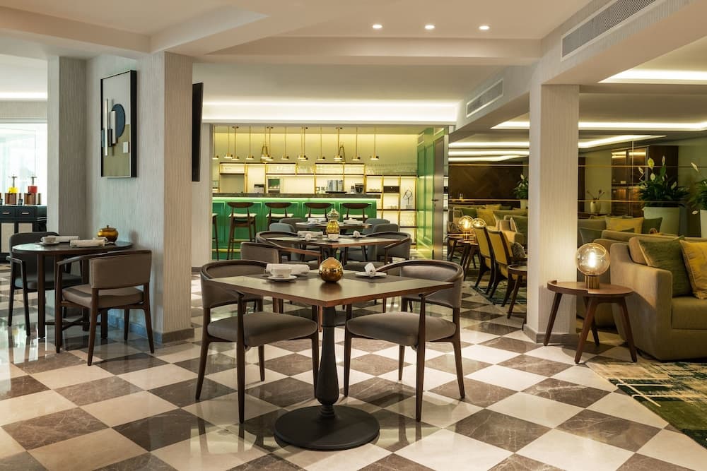Le Meridien Dubai Hotel & Conference Centre — 14