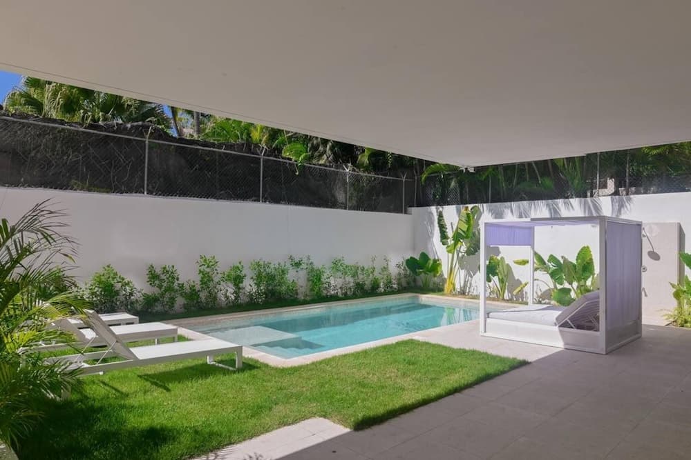 Incredibly Beautiful Condo Just Steps to the Beach — 18