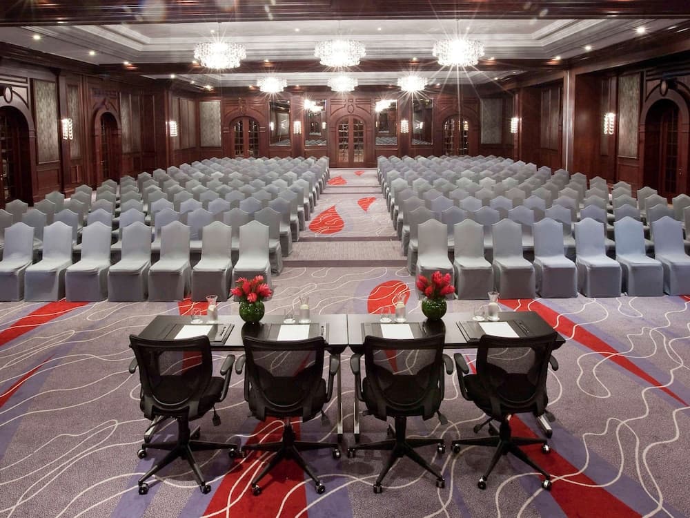 Mövenpick Hotel & Apartments Bur Dubai — 16