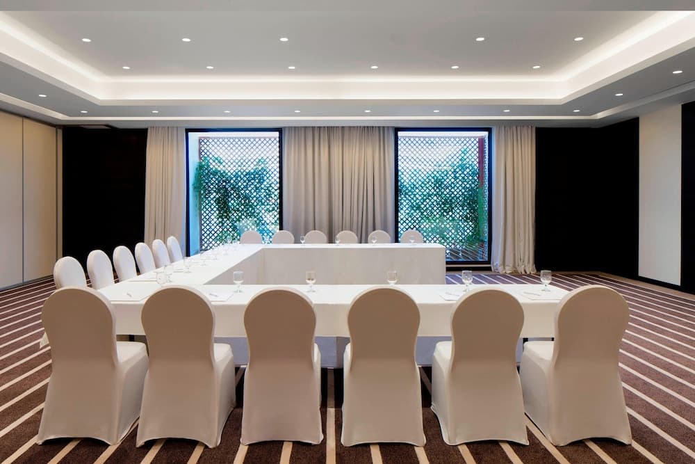 Le Meridien Dubai Hotel & Conference Centre — 17