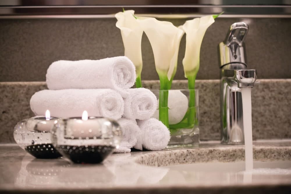 Mövenpick Hotel & Apartments Bur Dubai — 3